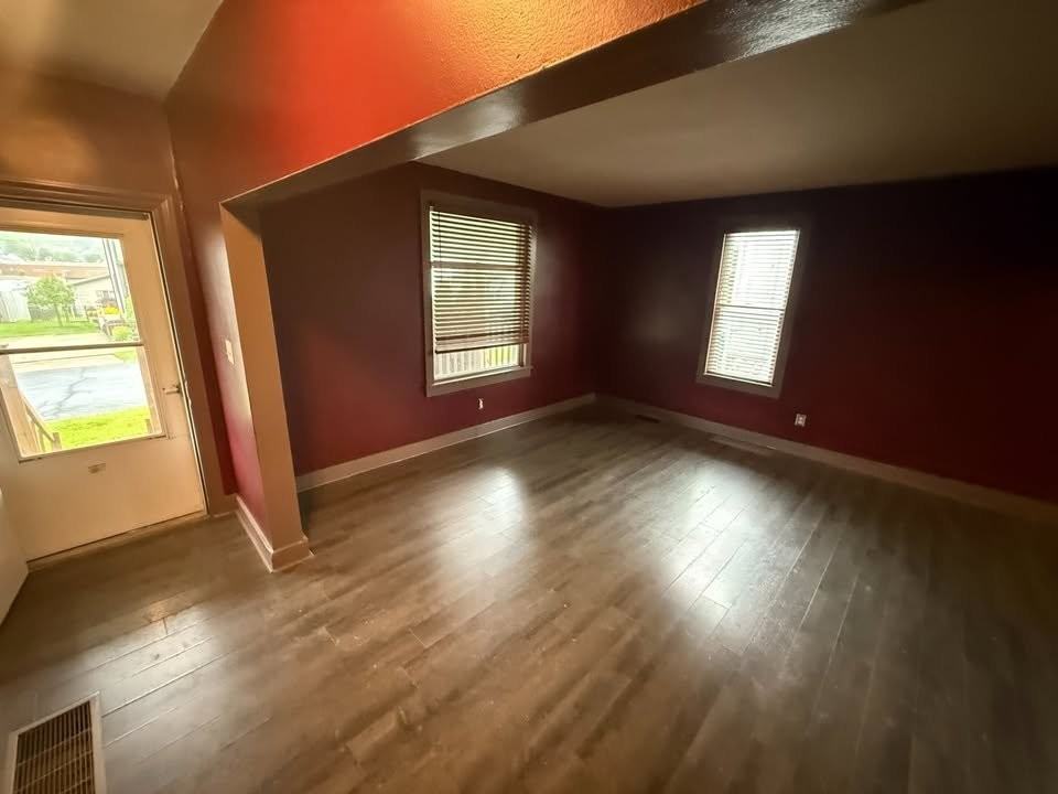 411 Knarr St - Photo 7 of 19