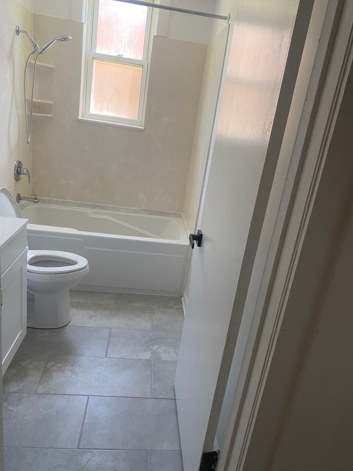 5207 Galitz St #1 - Photo 5 of 18