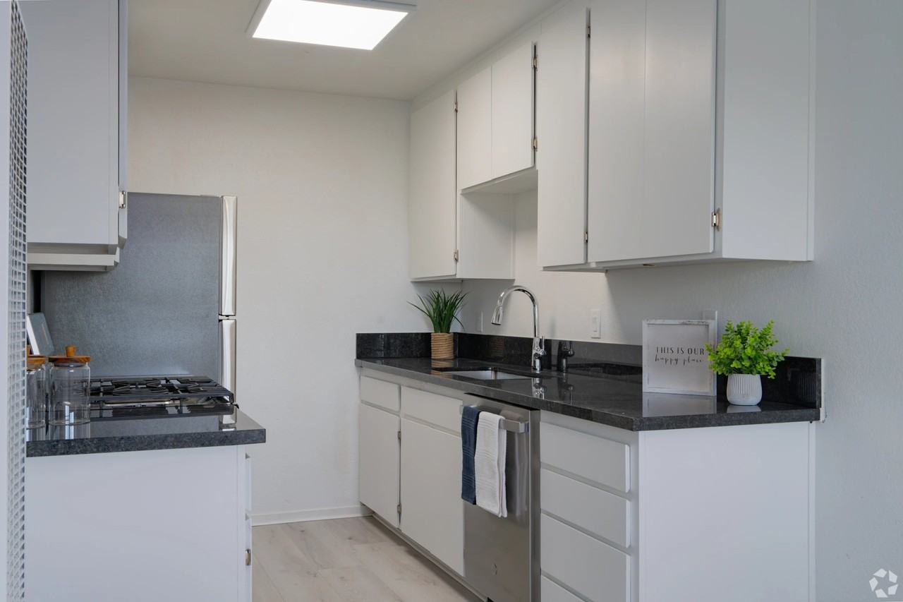 109 Lincoln Way #109D - Photo 2 of 12
