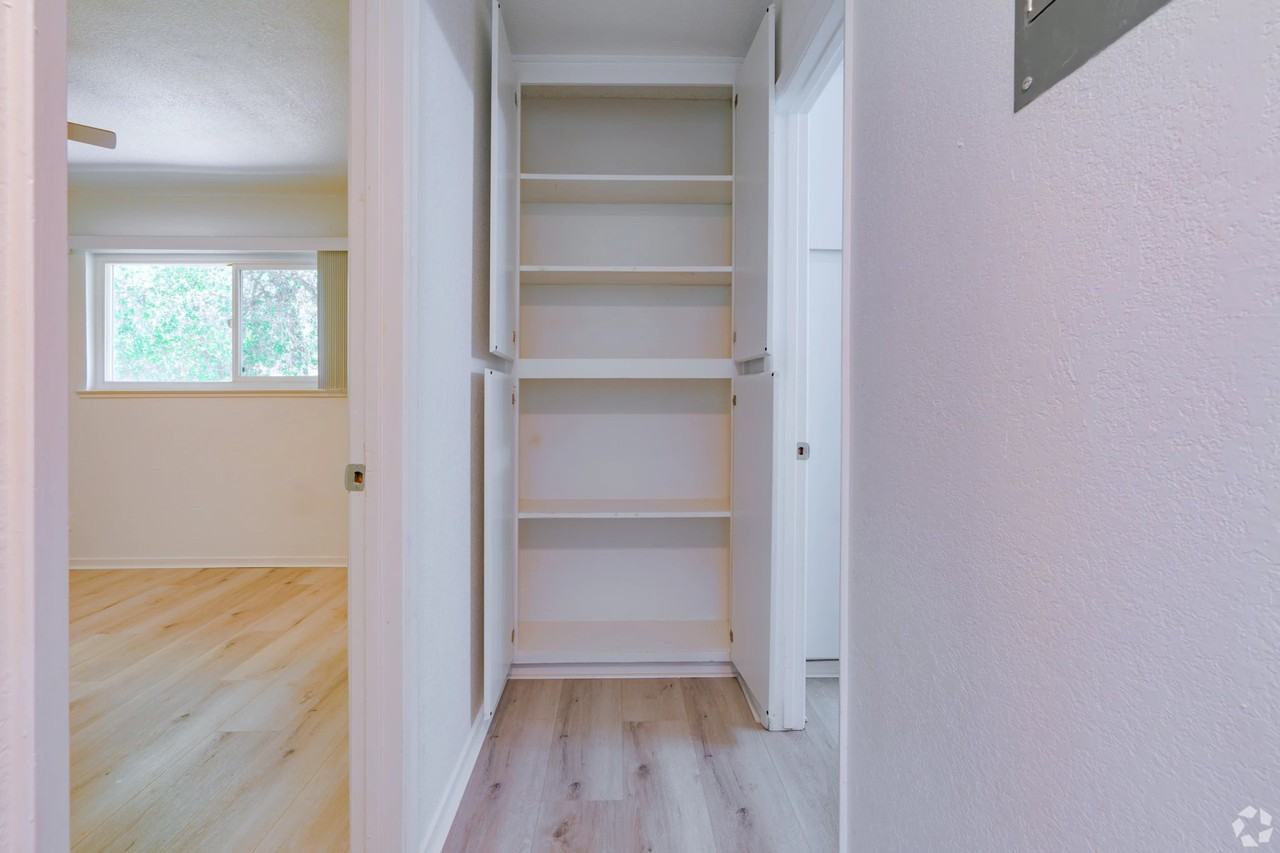 109 Lincoln Way #109D - Photo 4 of 12