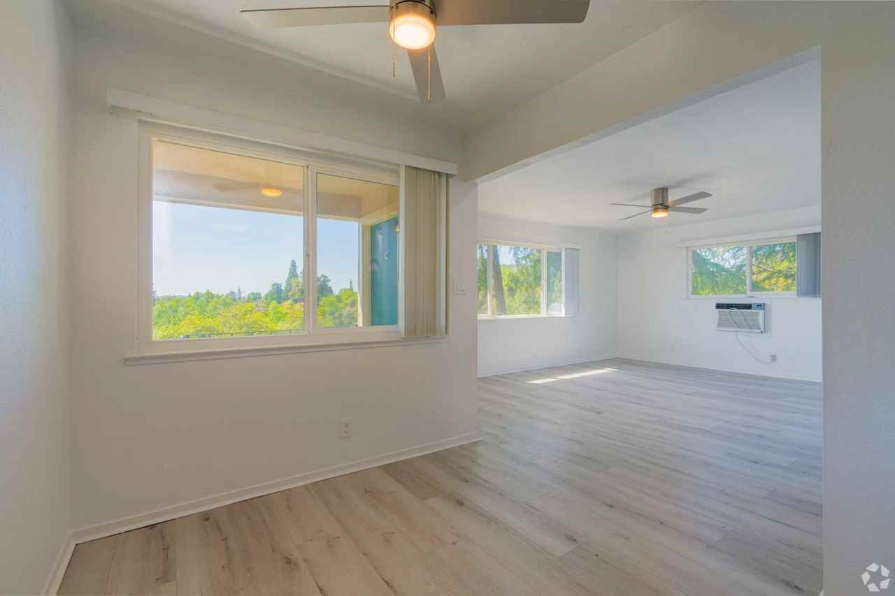 109 Lincoln Way #109D - Photo 5 of 12