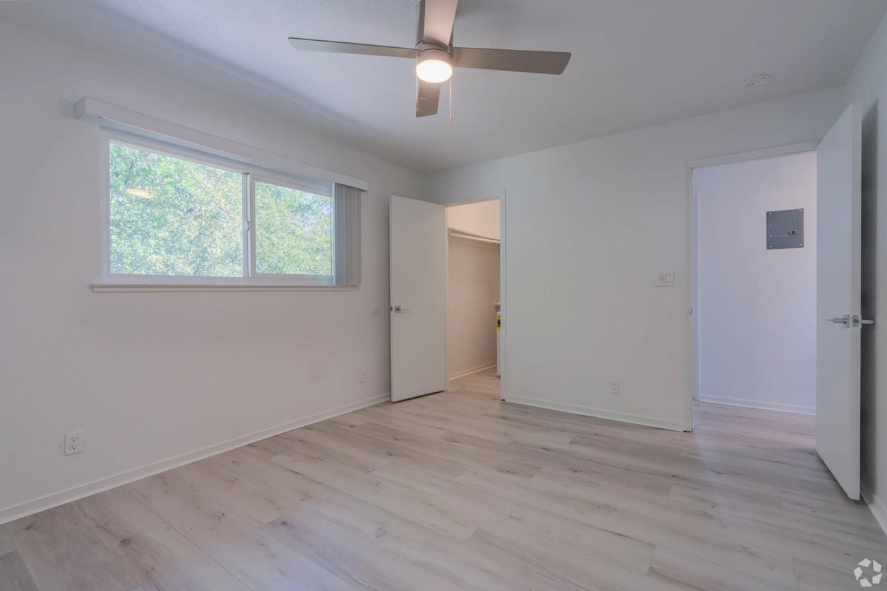 109 Lincoln Way #109D - Photo 6 of 12