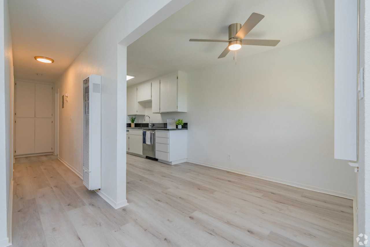 109 Lincoln Way #109D - Photo 7 of 12