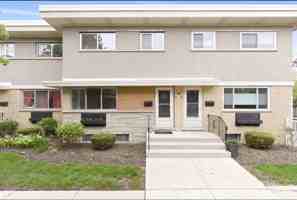 featured image of 614 S Milwaukee Ave