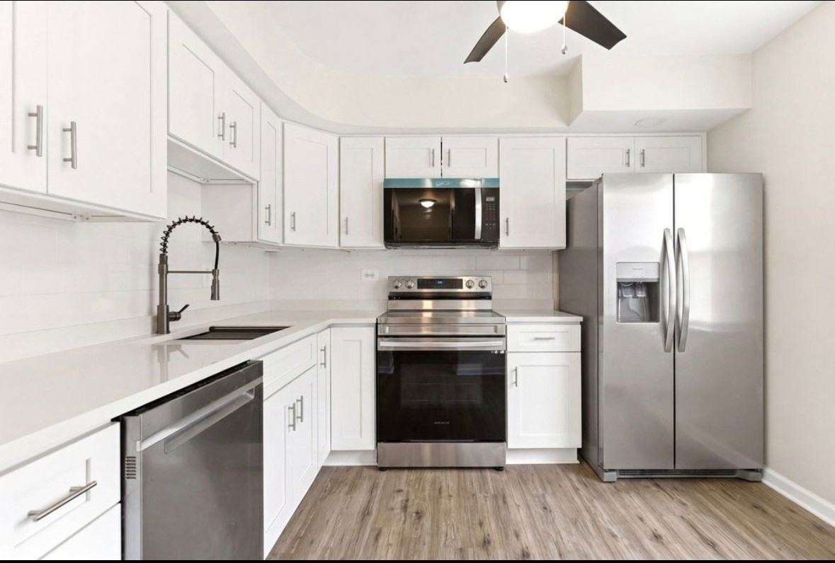 614 S Milwaukee Ave - Photo 2 of 15