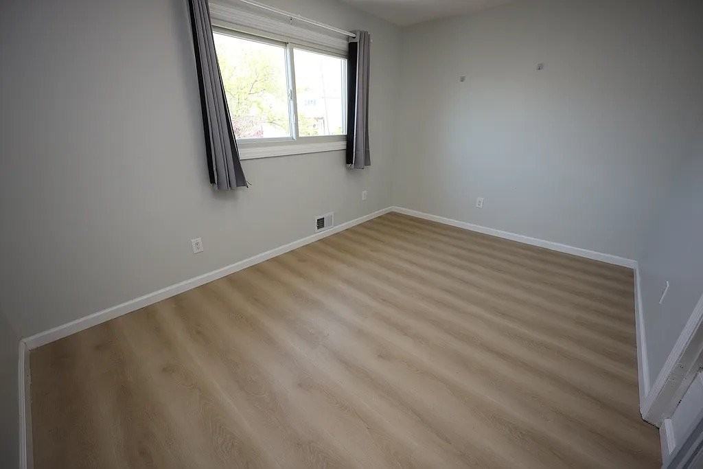 178 Spratt Ave - Photo 3 of 6