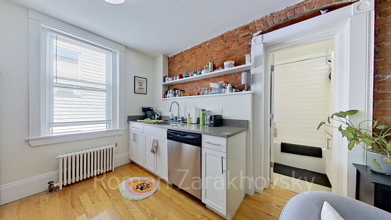 83 Harvard St #20 - Photo 3 of 5