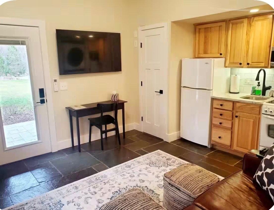 42036 Sweet Spring Ln - Photo 5 of 11