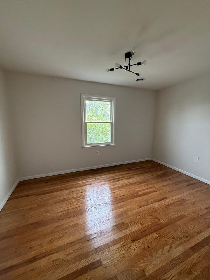 1221 Windward Ave - Photo 2 of 18