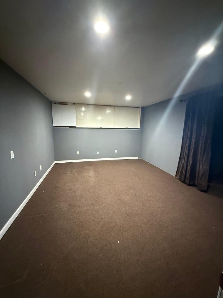 1221 Windward Ave - Photo 4 of 18