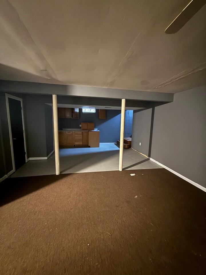 1221 Windward Ave - Photo 5 of 18