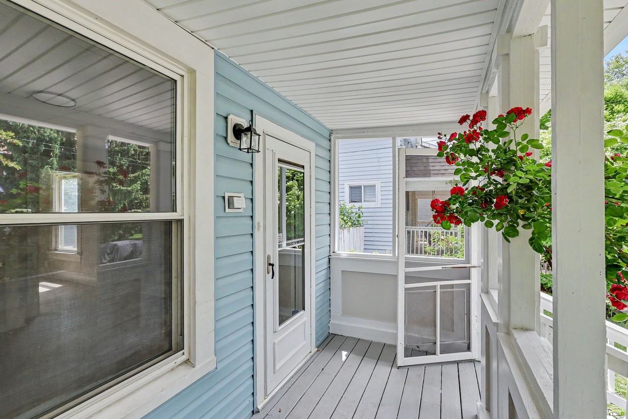 1756 Bruck St - Photo 4 of 20