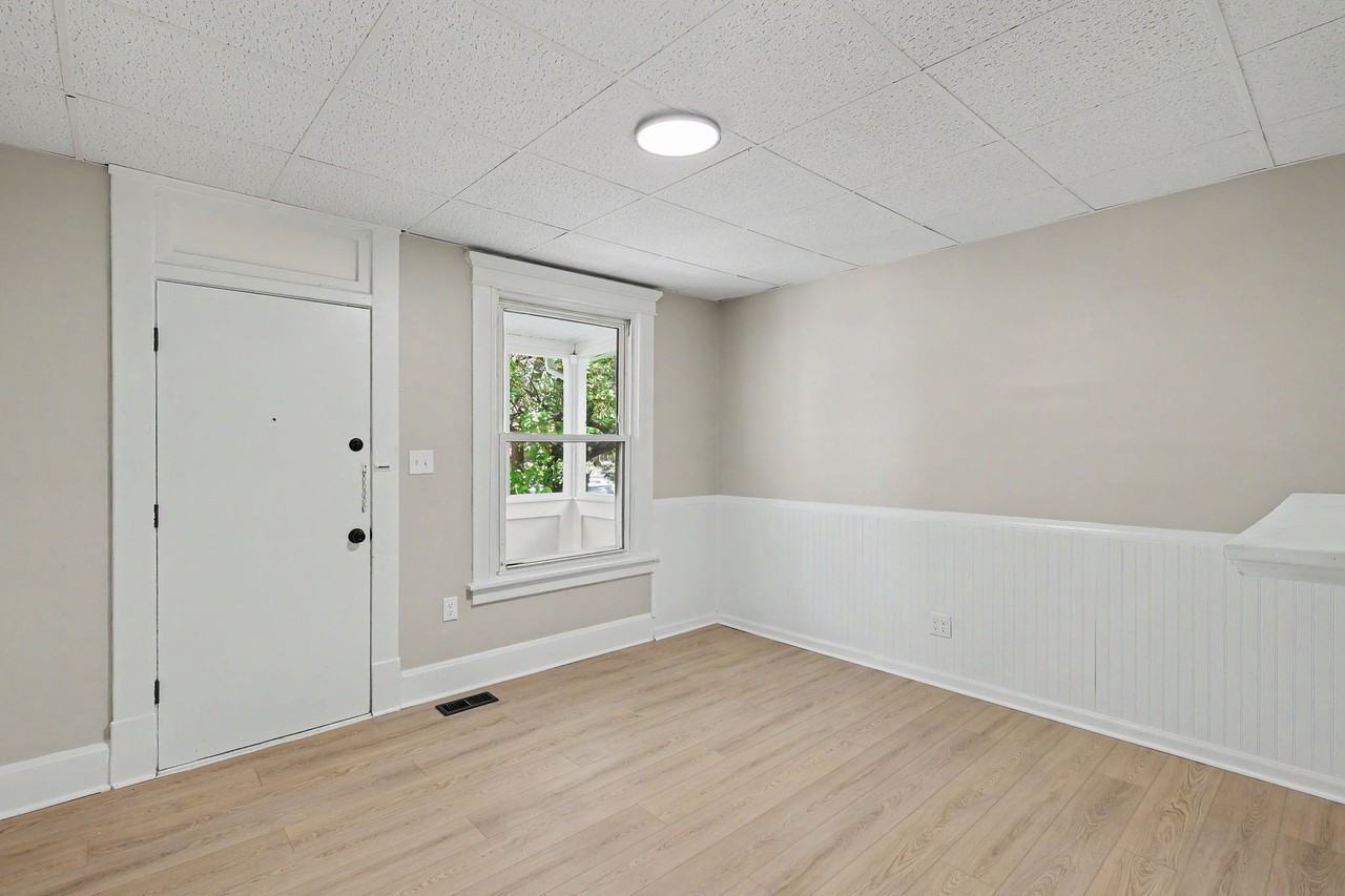 1756 Bruck St - Photo 5 of 20