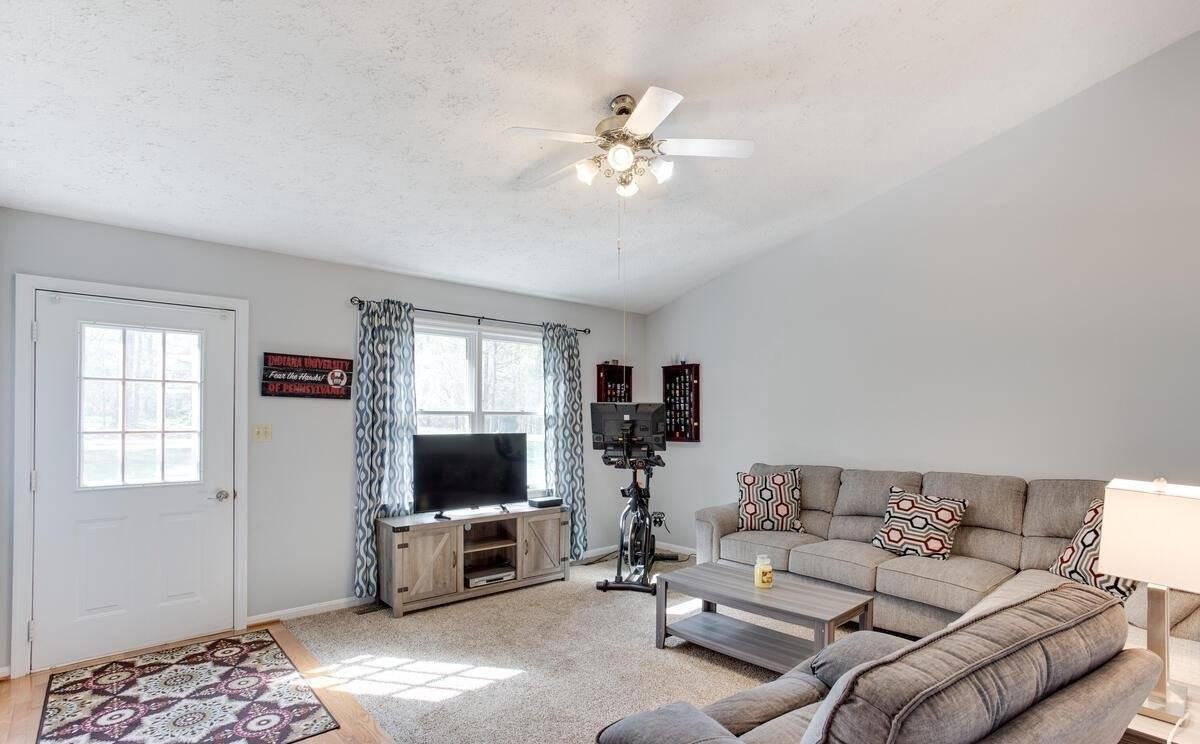 2725 Vivians Way - Photo 3 of 10