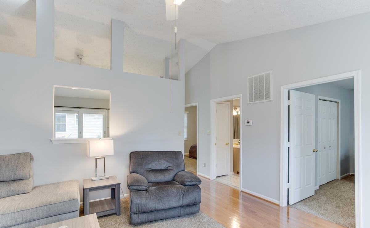 2725 Vivians Way - Photo 4 of 10