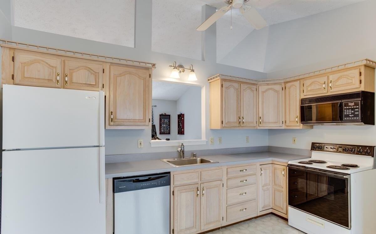2725 Vivians Way - Photo 5 of 10
