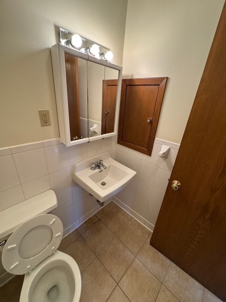 464 Maryland Ave W #7 - Photo 7 of 9