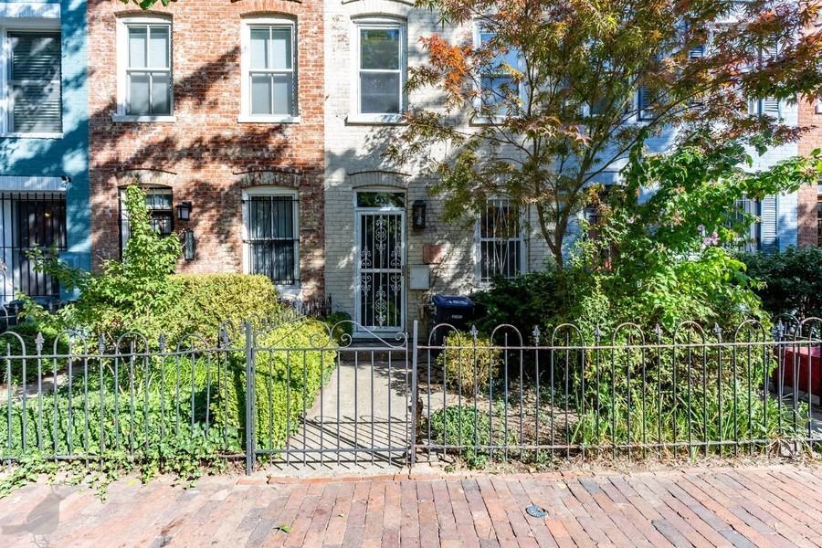 1533 Marion St Nw - Photo 2 of 38