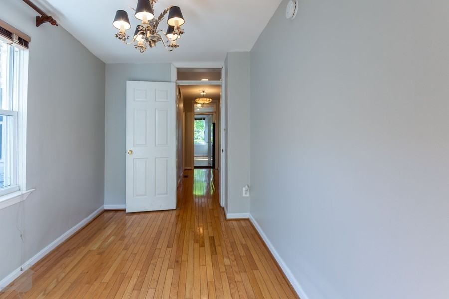 1533 Marion St Nw - Photo 3 of 38