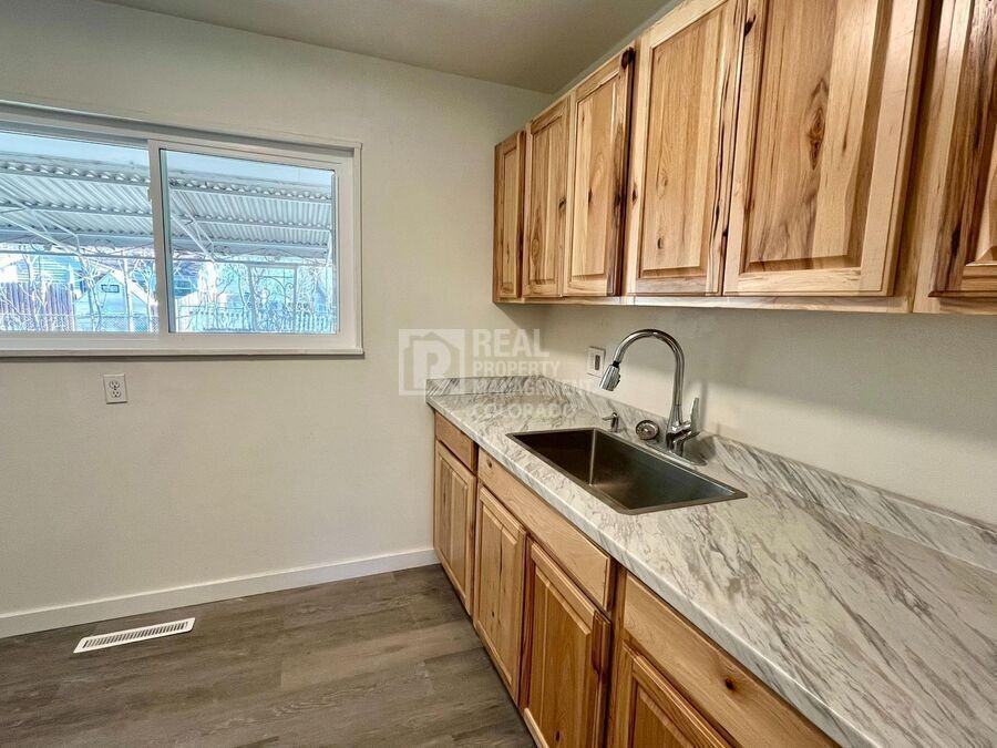 609 Manitoba Dr - Photo 6 of 15