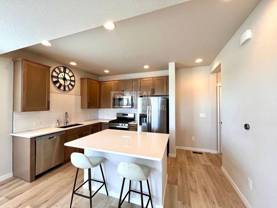 3653 Levy Park Dr - Photo 3 of 16