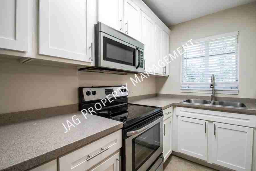 2761 Saint Johns Ave - Photo 2 of 22