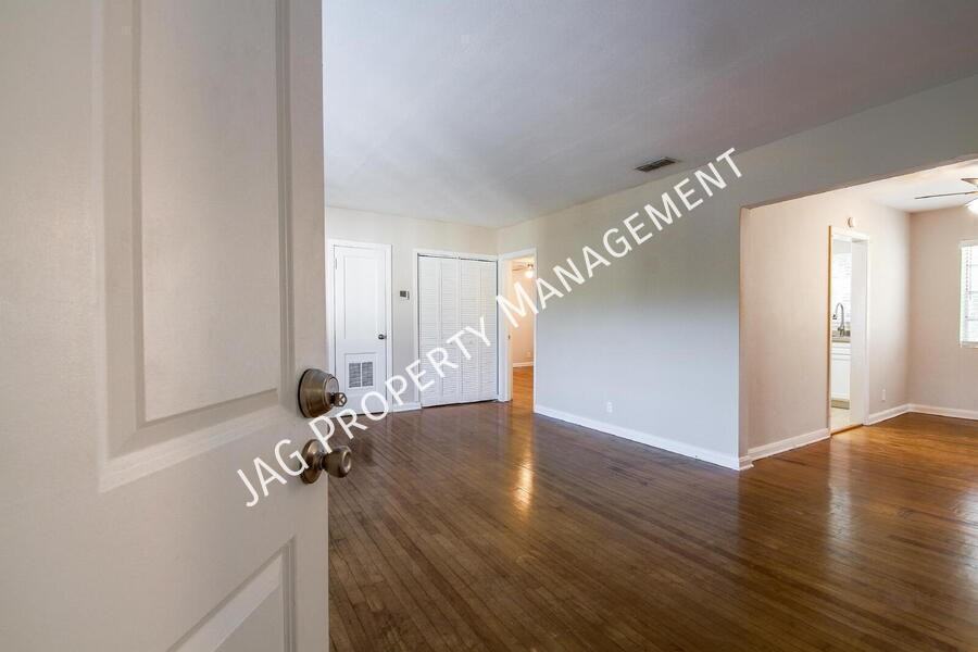 2761 Saint Johns Ave - Photo 4 of 22