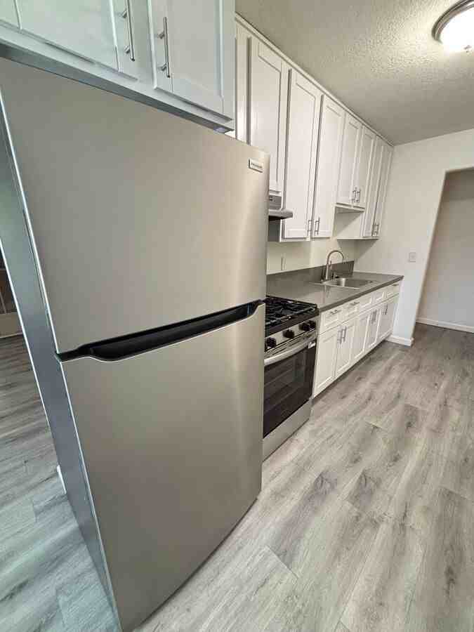 2227 Bonar St #D - Photo 6 of 21