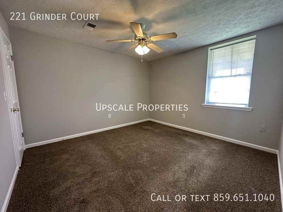221 Grinder Ct - Photo 7 of 9