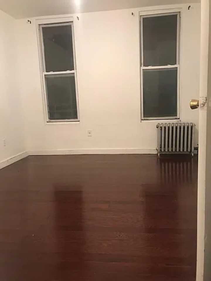 749 39th St #2 - Photo 2 of 5