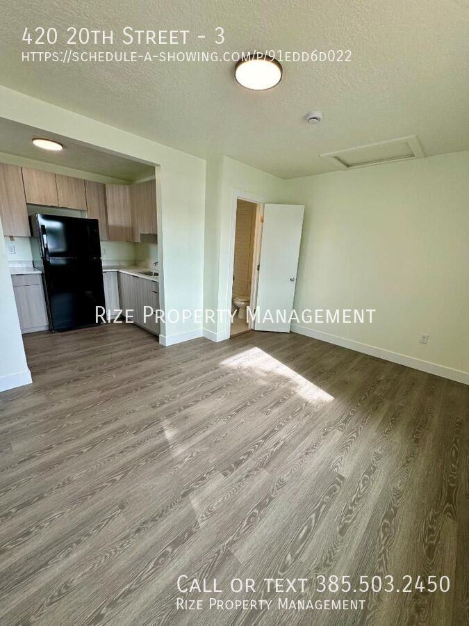 420 20th St #3 - Photo 3 of 10