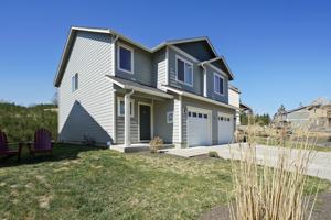 featured image of 1564 Se Honeysuckle Loop #NA