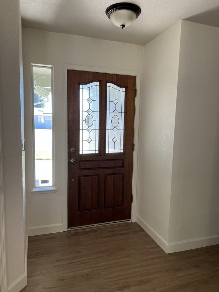 795 Railroad Ave #1 - Photo 2 of 32