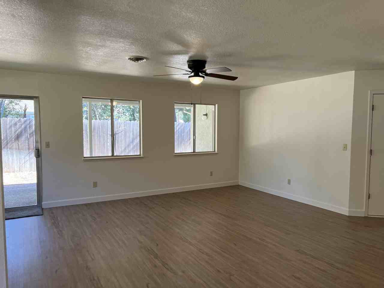 795 Railroad Ave #1 - Photo 3 of 32