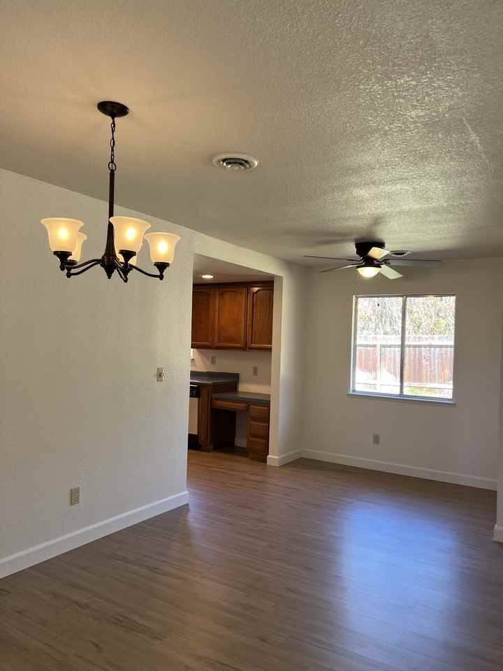 795 Railroad Ave #1 - Photo 5 of 32