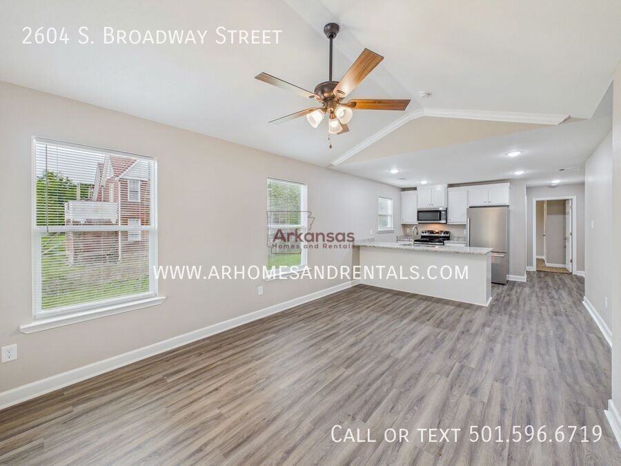 2604 Broadway St - Photo 3 of 15