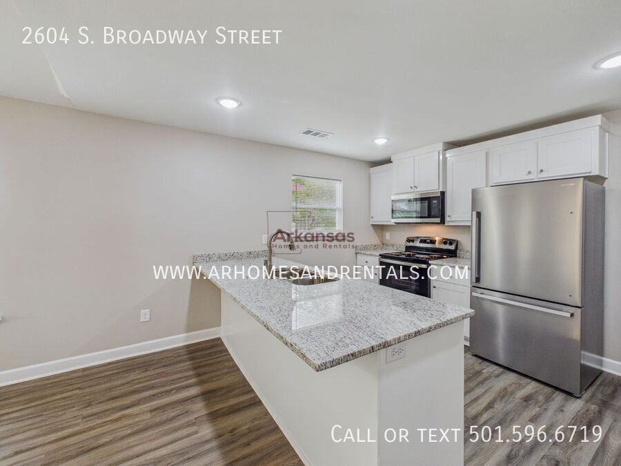 2604 Broadway St - Photo 4 of 15