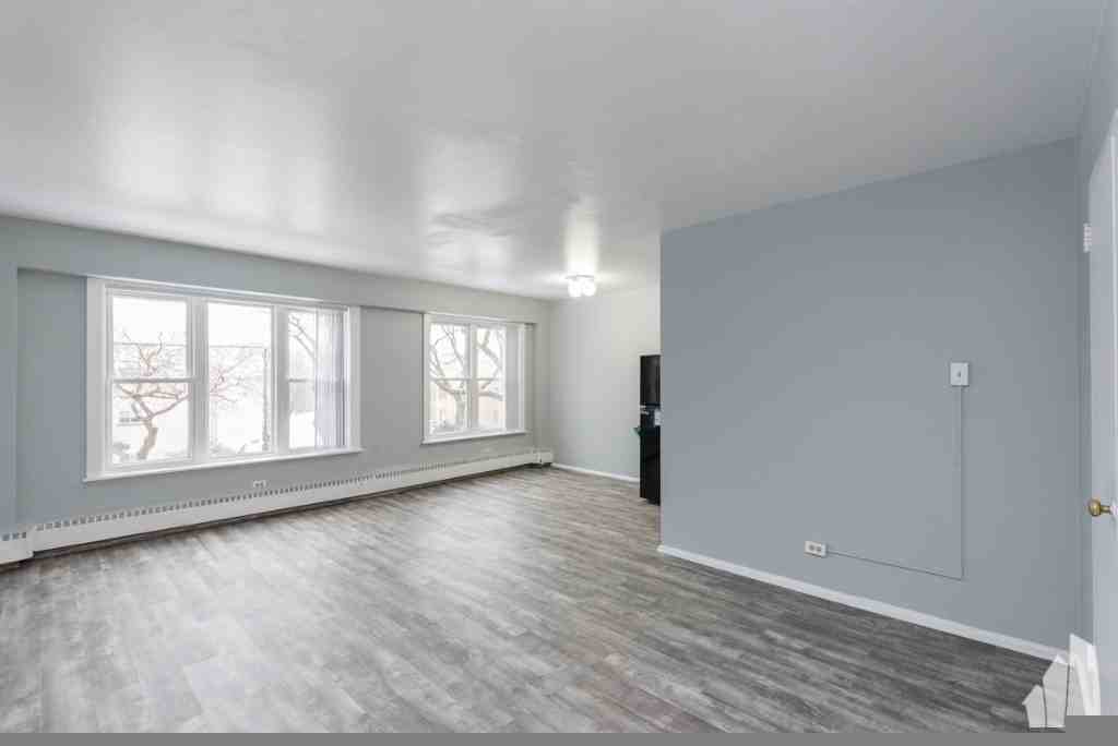 7333 N Ridge Blvd #404 - Photo 2 of 9