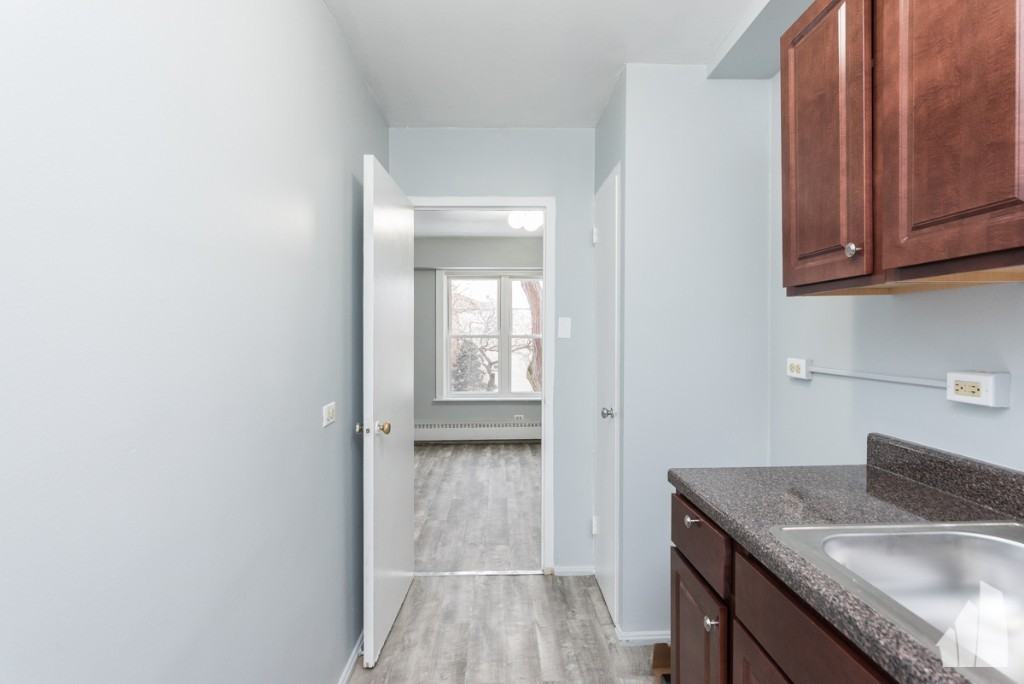 7333 N Ridge Blvd #404 - Photo 6 of 9