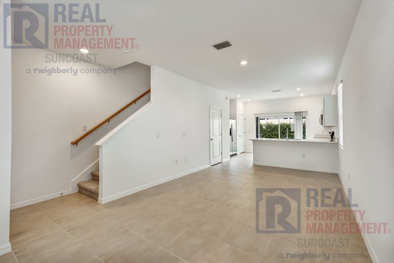 8700 Daybreak St - Photo 3 of 27
