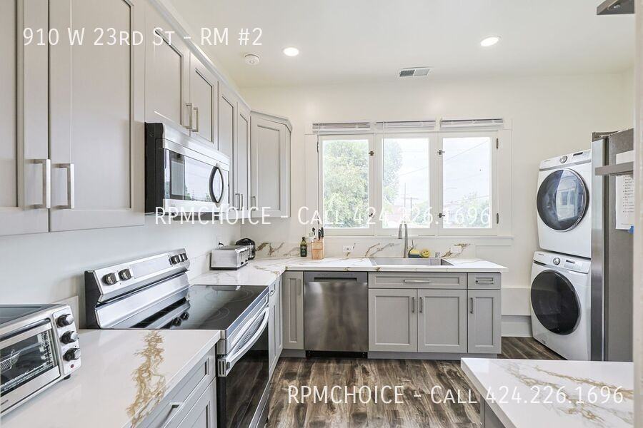 910 W 23rd St #2 - Photo 3 of 34