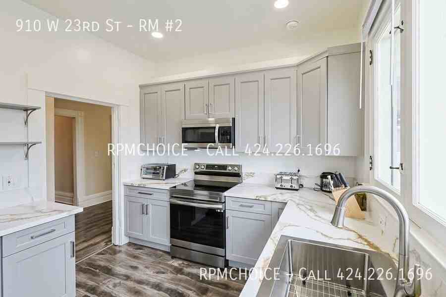 910 W 23rd St #2 - Photo 4 of 34