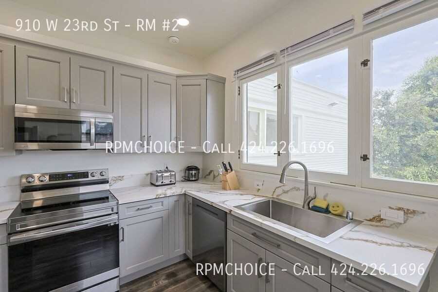 910 W 23rd St #2 - Photo 5 of 34