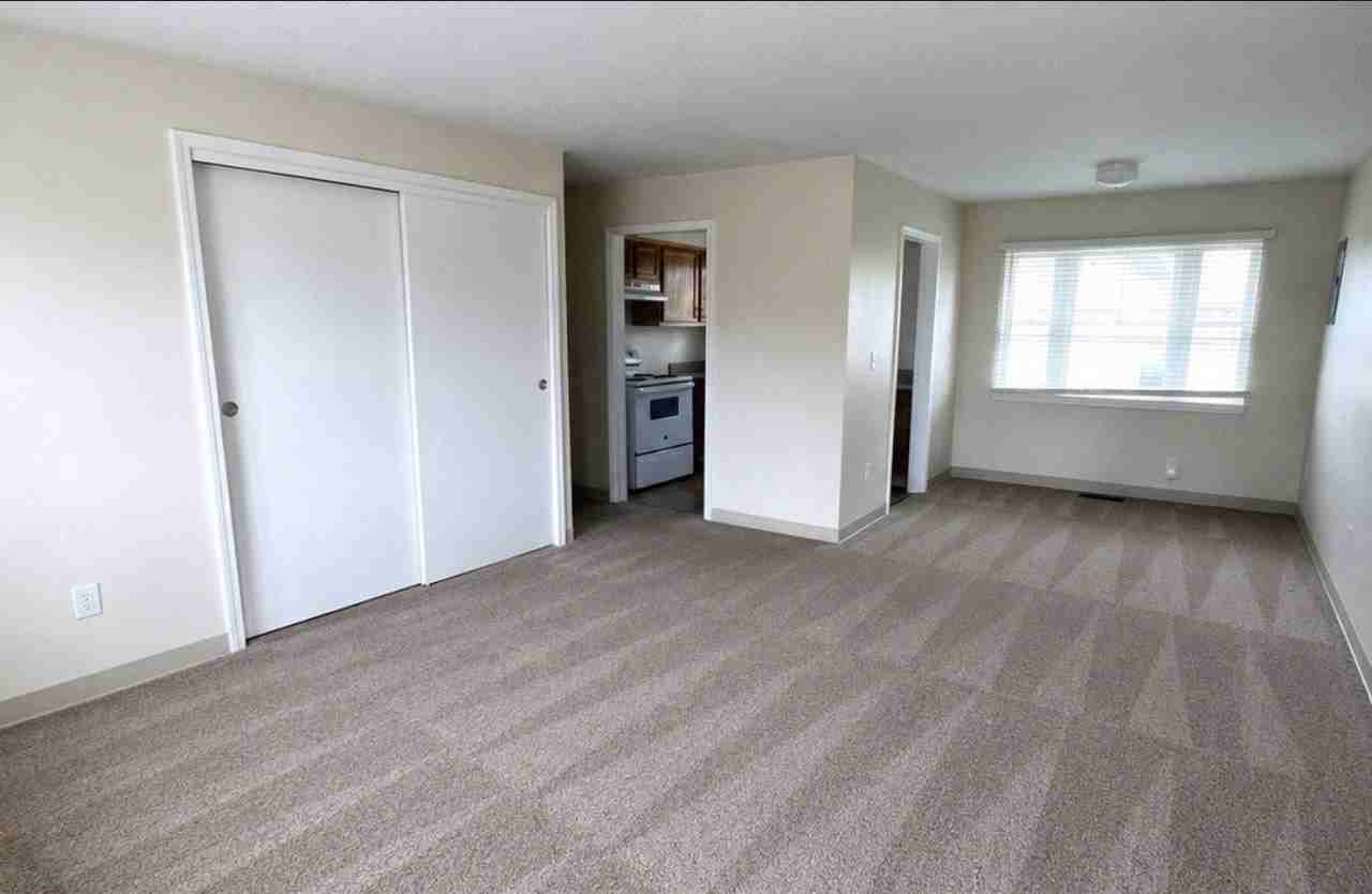504 Mossoak Drive - Photo 3 of 9