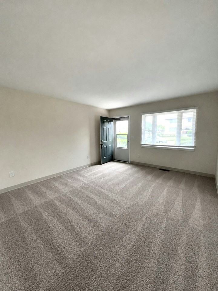 504 Mossoak Drive - Photo 5 of 9