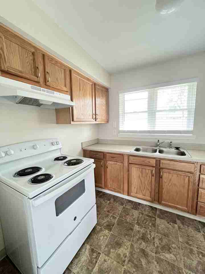 504 Mossoak Drive - Photo 6 of 9
