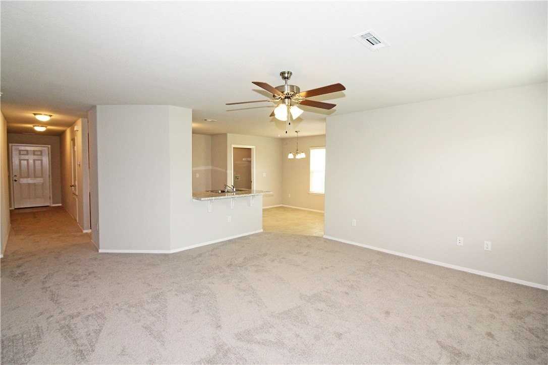 803 Sw Green World St - Photo 5 of 22