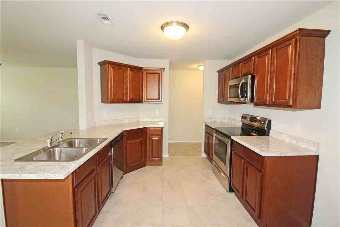 803 Sw Green World St - Photo 7 of 22