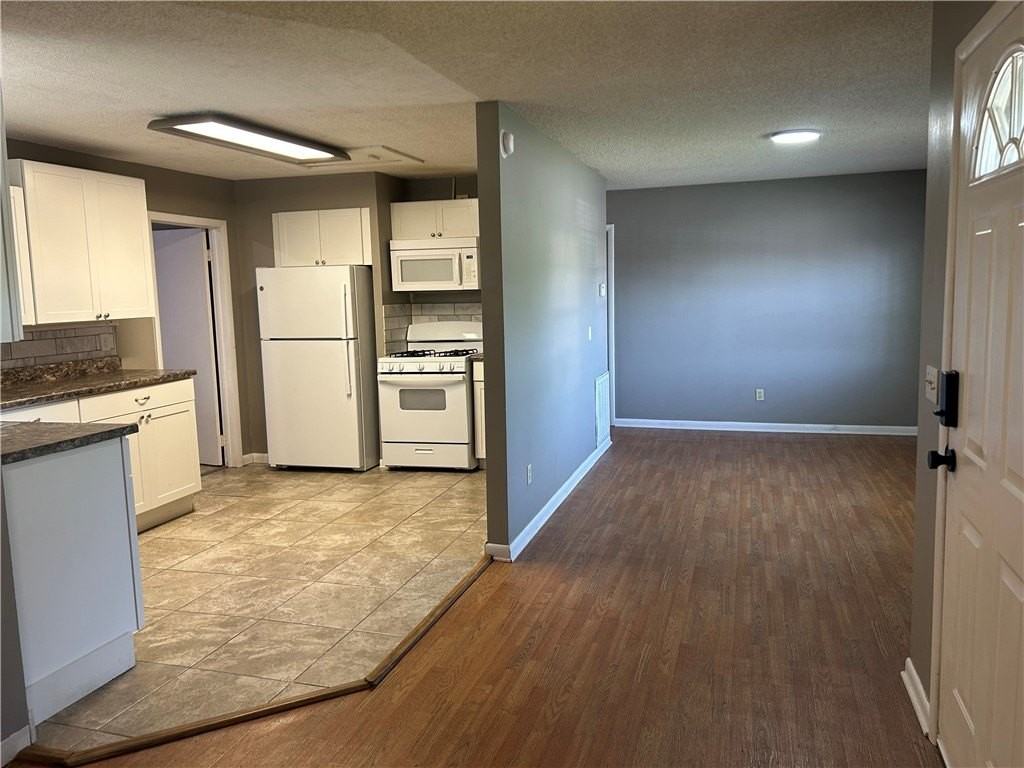 248 E Jo Ave - Photo 3 of 10