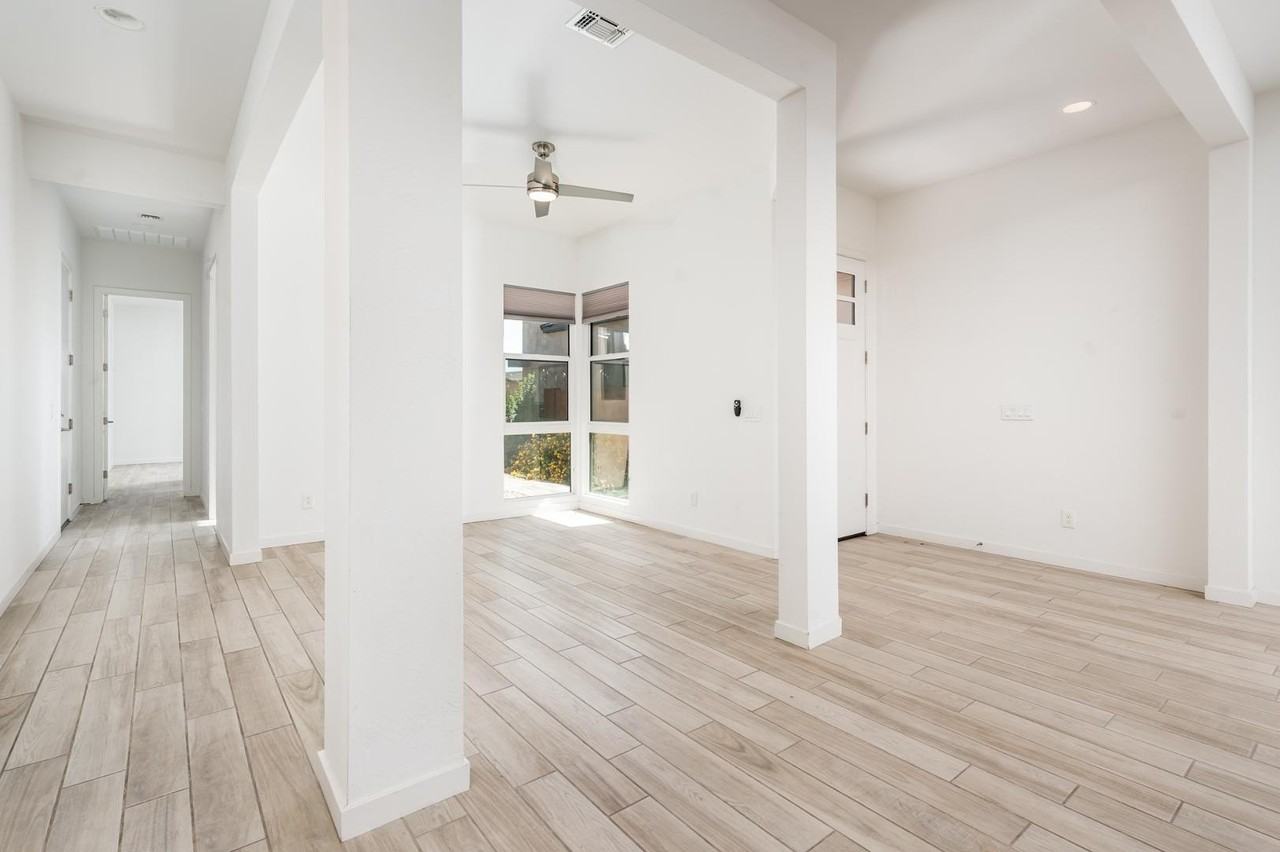 923 E Paseo Way - Photo 6 of 22
